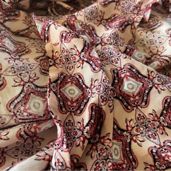 Hollister Rayon Wrap Romper size small GUC - Picture 9 of 10